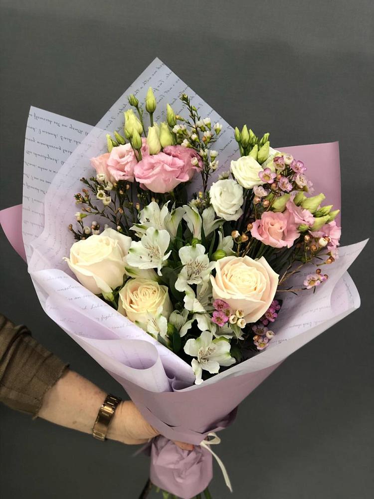 Букет цветов из: Альстромерии, Розы и Лизиантусы в Урожайном