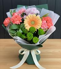 Букет цветов из:  Гвоздики, Розы, Герберы и Хризантемы в Урожайном