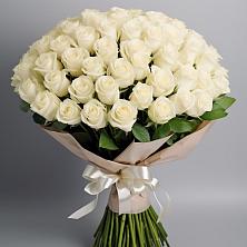 Букет 101 беля роза Белоснежка в Урожайном