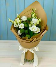 Букет цветов из:  Хризантемы и Лизиантусы в Урожайном