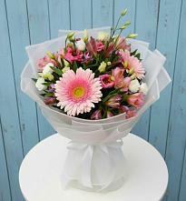Букет цветов из:  Герберы, Альстромерии и Лизиантусы #REPLACE_PRED# Урожайном