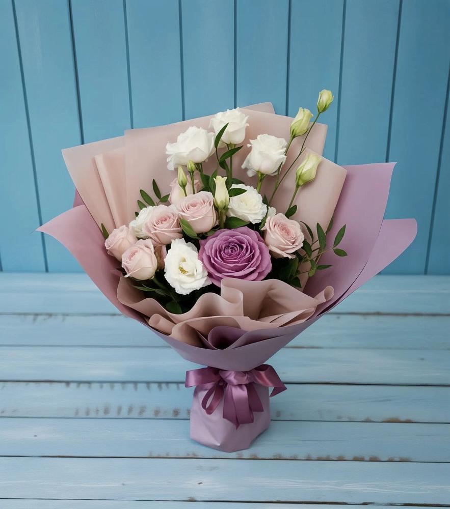 Букет цветов из: Розы и Лизиантусы в Урожайном